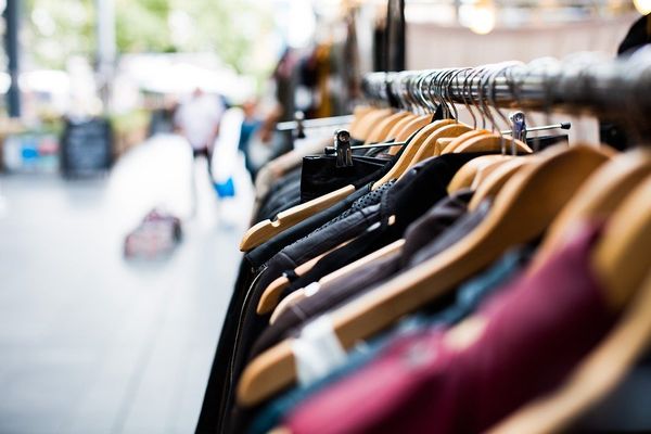 Jak zacząć sprzedawać swoje ubrania w sieci?